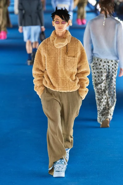 Look 24